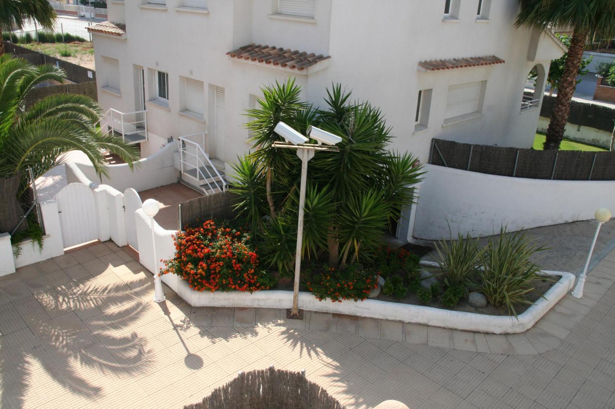 R142 Manila Resort Central Calafell Buitenkant foto