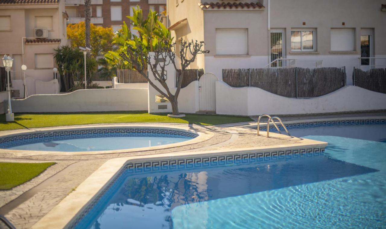 R142 Manila Resort Central Calafell Buitenkant foto