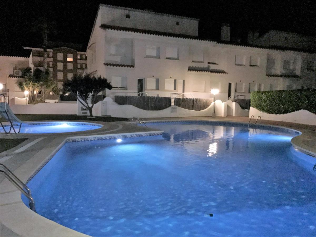 R142 Manila Resort Central Calafell Buitenkant foto